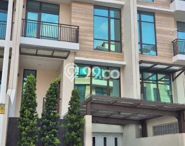 Jual Rumah Mewah Elegan Dengan View Cantik di Pondok Indah, Jakarta Selatan Jual Rumah Mewah Elegan Dengan View Cantik di Pondok Indah, Jakarta Selatan