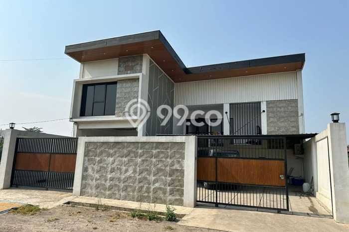 Rumah Strategis Minimalis Lb 167m2 di Arcamanik, Bandung Rumah Strategis Minimalis Lb 167m2 di Arcamanik, Bandung