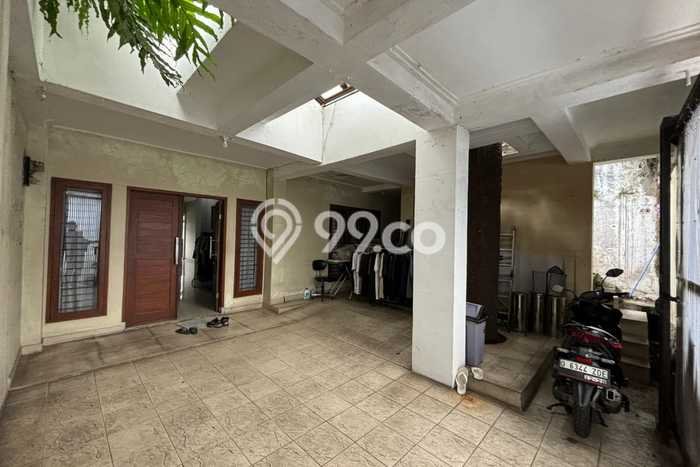 Rumah Mewah LB 180m2 Siap Huni Desain Elegan di Cihampelas, Bandung Rumah Mewah LB 180m2 Siap Huni Desain Elegan di Cihampelas, Bandung