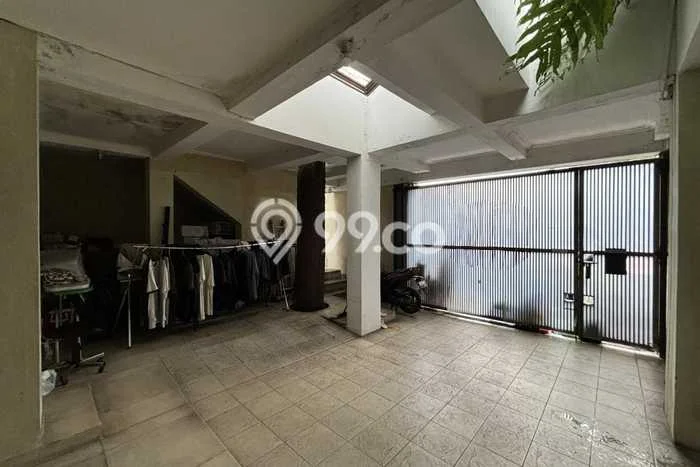 Rumah Mewah LB 180m2 Siap Huni Desain Elegan di Cihampelas, Bandung Rumah Mewah LB 180m2 Siap Huni Desain Elegan di Cihampelas, Bandung