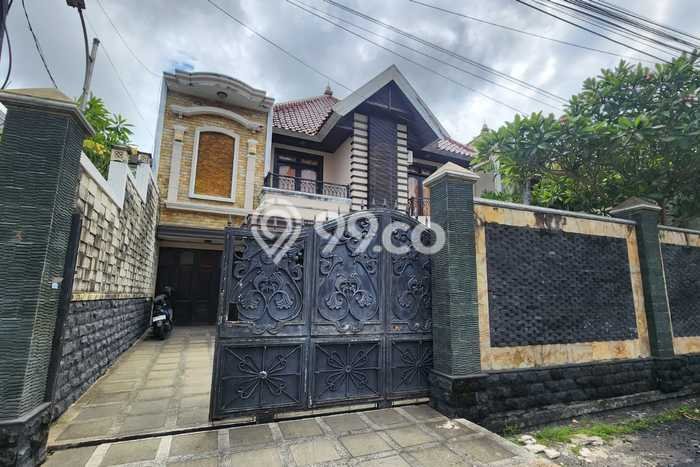 Rumah Mewah LB 250m2 Siap Pakai Desain Elegan di Renon, Denpasar Rumah Mewah LB 250m2 Siap Pakai Desain Elegan di Renon, Denpasar