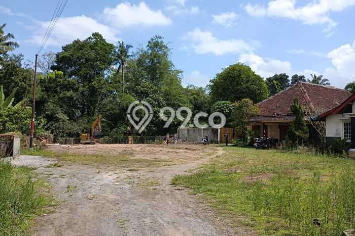 Lahan Dijual Lokasi Strategis di Yogyakarta dengan Luas 142m2 Lahan Dijual Lokasi Strategis di Yogyakarta dengan Luas 142m2
