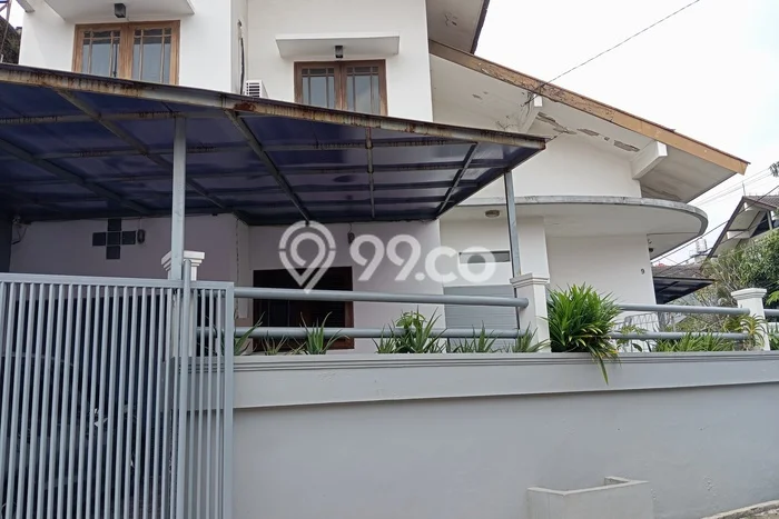 Rumah Elit Modern Tanpa Renovasi di Pasteur Bandung Rumah Elit Modern Tanpa Renovasi di Pasteur Bandung