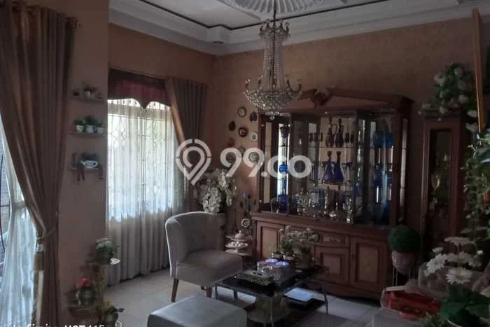 Dijual Rumah 5 Kamar Lokasi Strategis Nyaman dan Strategis di Kiaracondong Dijual Rumah 5 Kamar Lokasi Strategis Nyaman dan Strategis di Kiaracondong