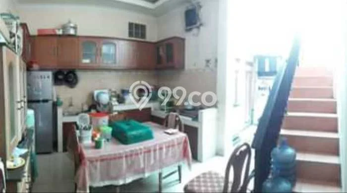 Dijual Rumah 4 Kamar Lokasi Strategis Nyaman dan Strategis di Kiaracondong Dijual Rumah 4 Kamar Lokasi Strategis Nyaman dan Strategis di Kiaracondong