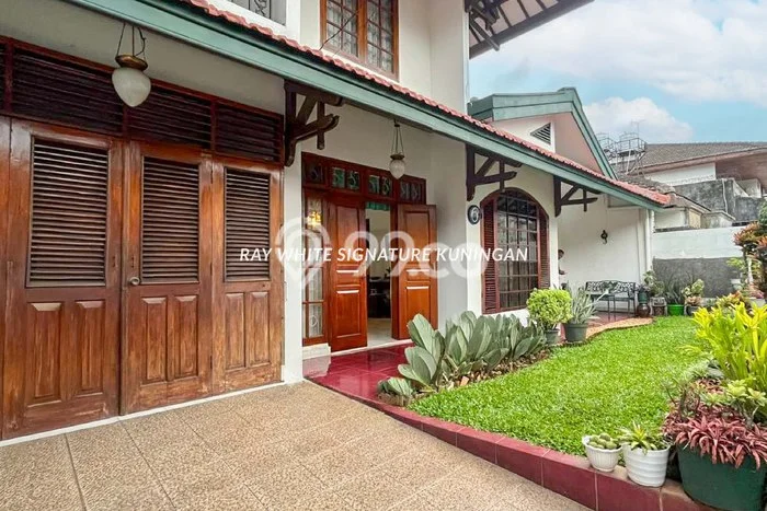 Rumah Eksklusif Dijual LT 1m2 di Ciputat Timur, Tangerang Selatan Rumah Eksklusif Dijual LT 1m2 di Ciputat Timur, Tangerang Selatan