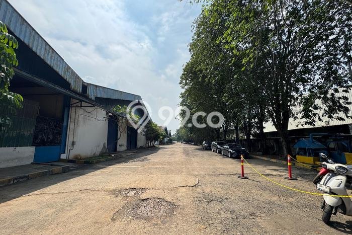 Gudang Disewa di Tangerang dengan LB 13000m2 Area Komersial Ramai Gudang Disewa di Tangerang dengan LB 13000m2 Area Komersial Ramai
