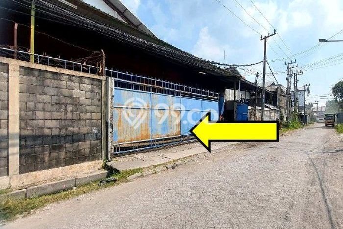 Area Ramai! Gudang Dijual di Tandes untuk Bisnis Luas Bangunan 1000m2 Area Ramai! Gudang Dijual di Tandes untuk Bisnis Luas Bangunan 1000m2