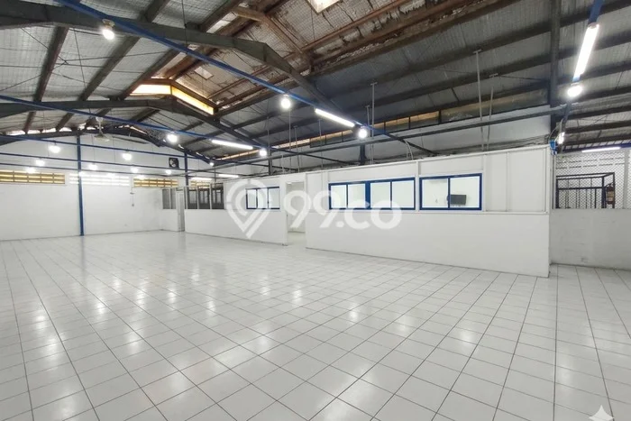Unit Gudang Disewakan di Daan Mogot di Area Ramai & Strategis Unit Gudang Disewakan di Daan Mogot di Area Ramai & Strategis