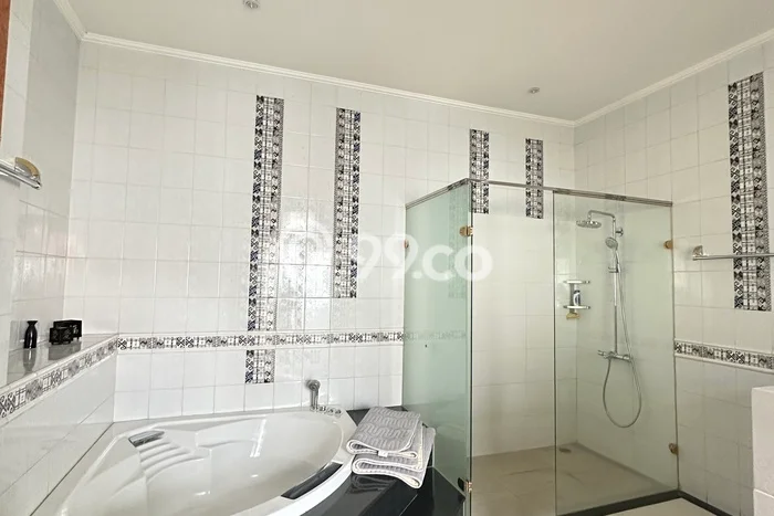Ready to Use! Luxury House LT 978m2 Desain Modern di Tanjung Barat Ready to Use! Luxury House LT 978m2 Desain Modern di Tanjung Barat