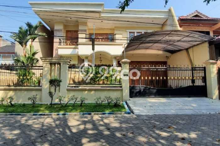Ready to Use! Premium House LT 450m2 Desain Elegan di Manyar Ready to Use! Premium House LT 450m2 Desain Elegan di Manyar