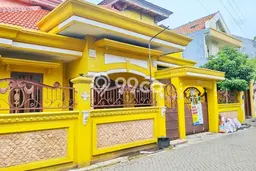 Hunian Mewah LB 450m2 Siap Pakai Desain Elegan di Ketintang, Surabaya Hunian Mewah LB 450m2 Siap Pakai Desain Elegan di Ketintang, Surabaya