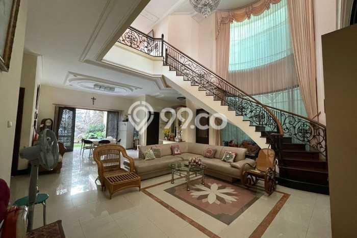 Ready to Use! Premium House LT 450m2 Desain Elegan di Manyar Ready to Use! Premium House LT 450m2 Desain Elegan di Manyar