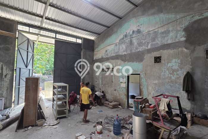 Gudang Disewa di Semarang dengan LB 420m2 Area Komersial Ramai Gudang Disewa di Semarang dengan LB 420m2 Area Komersial Ramai