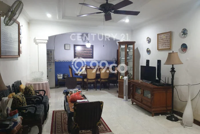Lokasi strategis! Rumah siap huni dikontrakkan di Pulo Gadung LB 300m2 Lokasi strategis! Rumah siap huni dikontrakkan di Pulo Gadung LB 300m2