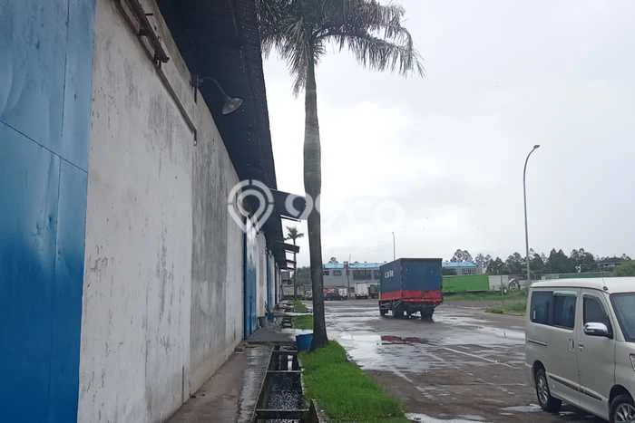 Gudang Disewa di Tangerang dengan LB 1715m2 Area Komersial Ramai Gudang Disewa di Tangerang dengan LB 1715m2 Area Komersial Ramai