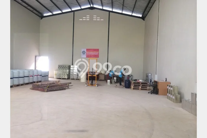 Unit Gudang disewakan di Serpong Tangerang Selatan dengan LT 420m2 / LB 420m2 Unit Gudang disewakan di Serpong Tangerang Selatan dengan LT 420m2 / LB 420m2