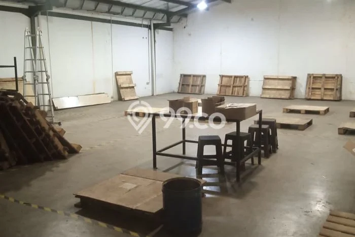 Gudang Disewa di Jakarta Barat dengan LB 500m2 Area Komersial Ramai Gudang Disewa di Jakarta Barat dengan LB 500m2 Area Komersial Ramai