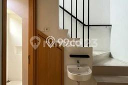 Disewakan! Rumah 2 Kamar Tidur &
2 Kamar Mandi di Kalideres, Jakarta Barat Disewakan! Rumah 2 Kamar Tidur &
2 Kamar Mandi di Kalideres, Jakarta Barat