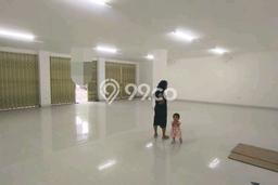 Ruko Disewa di Jakarta Barat dengan LB 244m2 Area Komersial Ramai Ruko Disewa di Jakarta Barat dengan LB 244m2 Area Komersial Ramai