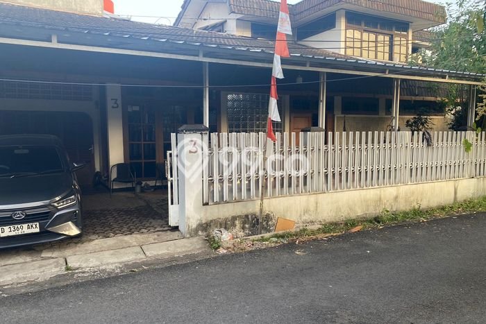 Siap Huni Hunian Elit 5 Kamar di Regol Dekat ke Mana Pun Siap Huni Hunian Elit 5 Kamar di Regol Dekat ke Mana Pun