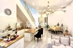 Dijual Rumah Premium dengan Fasilitas Sekitar Komplit di Rungkut, Surabaya Dijual Rumah Premium dengan Fasilitas Sekitar Komplit di Rungkut, Surabaya