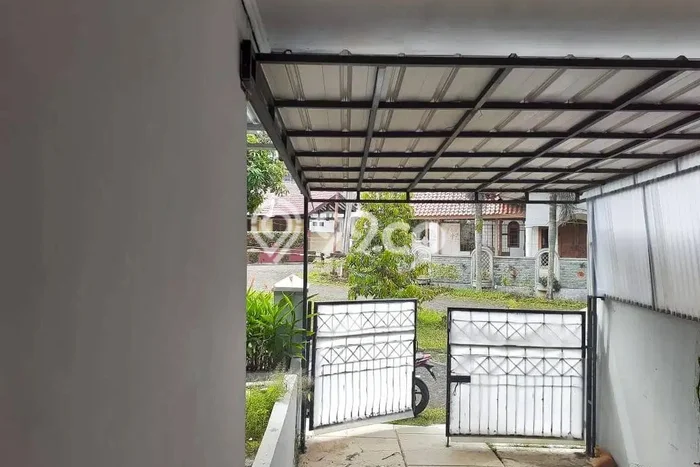 Lokasi strategis! Rumah siap huni dikontrakkan di Sawangan LB 100m2 Lokasi strategis! Rumah siap huni dikontrakkan di Sawangan LB 100m2