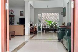 Ready to Use! Premium House LT 240m2 Desain Elegan di Legenda Wisata Ready to Use! Premium House LT 240m2 Desain Elegan di Legenda Wisata