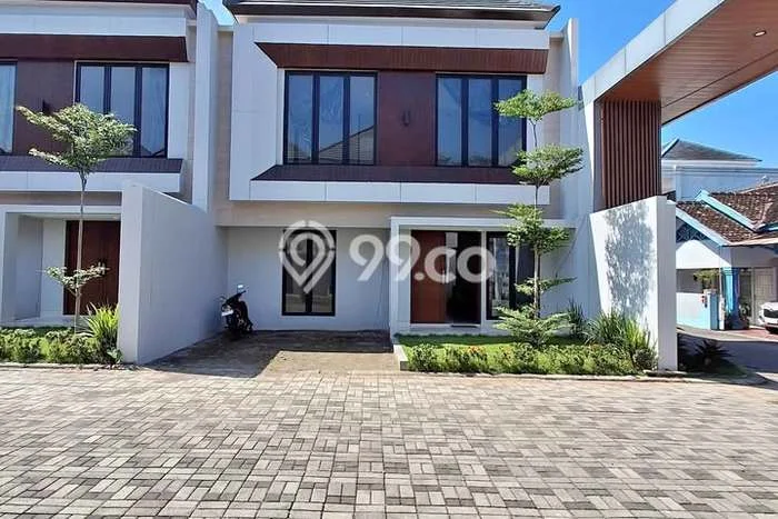Rumah Strategis Modern Lb 135m2 di Depok, Sleman Rumah Strategis Modern Lb 135m2 di Depok, Sleman