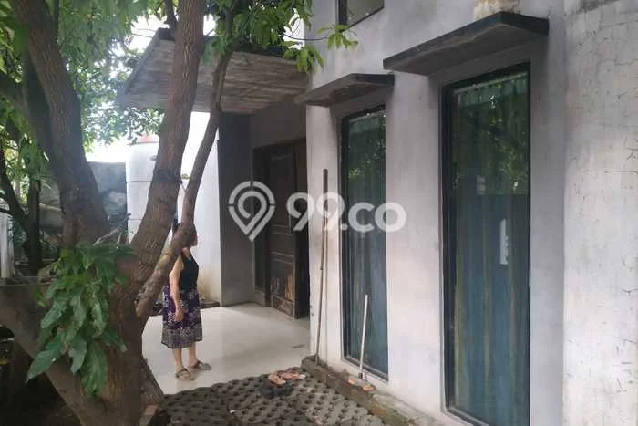 Lokasi strategis! Rumah siap pakai dikontrakkan di Cimanggis LB 500m2 Lokasi strategis! Rumah siap pakai dikontrakkan di Cimanggis LB 500m2