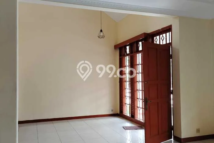 Lokasi terbaik! Rumah siap pakai dikontrakkan di Mampang Prapatan LB 140m2 Lokasi terbaik! Rumah siap pakai dikontrakkan di Mampang Prapatan LB 140m2