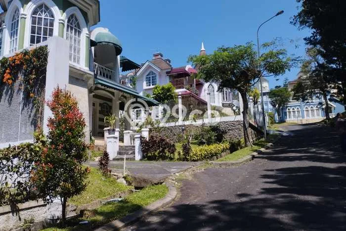 Vila Kawasan Cipanas, Area 328m2m², Area Strategis Vila Kawasan Cipanas, Area 328m2m², Area Strategis