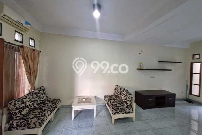 For Sale Rumah 3 Kamar Lokasi Strategis Nyaman dan Strategis di Jatinegara For Sale Rumah 3 Kamar Lokasi Strategis Nyaman dan Strategis di Jatinegara