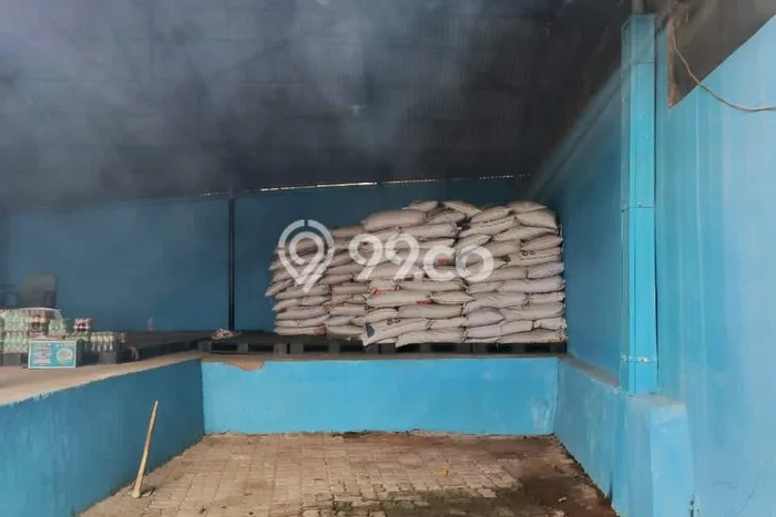 Unit Gudang Dijual di Jatisampurna Bekasi Luas Tanah 303m2, Luas Bangunan 100m2 Unit Gudang Dijual di Jatisampurna Bekasi Luas Tanah 303m2, Luas Bangunan 100m2