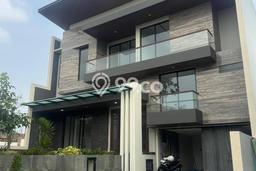 Rumah Elit Modern Tanpa Renovasi di Pakuwon Indah Surabaya Rumah Elit Modern Tanpa Renovasi di Pakuwon Indah Surabaya