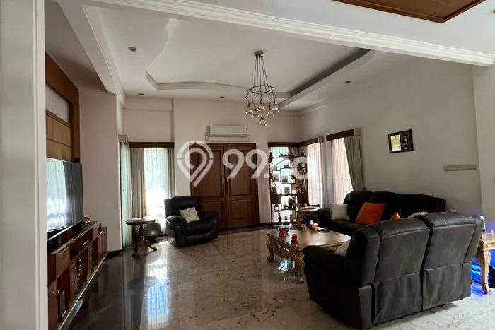 Hunian Minimalis dengan LT 1800m2 & LB 800m2 Disewakan di Surabaya Kota Hunian Minimalis dengan LT 1800m2 & LB 800m2 Disewakan di Surabaya Kota