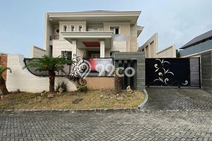 Rumah Mewah LB 1500m2 Siap Huni Desain Elegan di Citraland, Surabaya Rumah Mewah LB 1500m2 Siap Huni Desain Elegan di Citraland, Surabaya