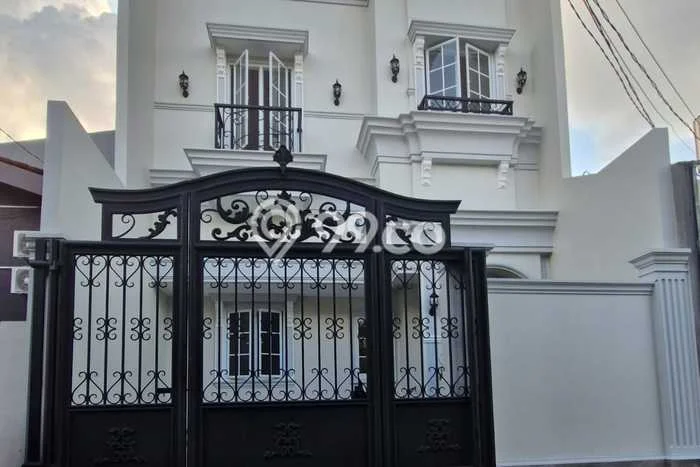 For Sale Rumah Elit Exclusive di Joglo, Jakarta Barat For Sale Rumah Elit Exclusive di Joglo, Jakarta Barat