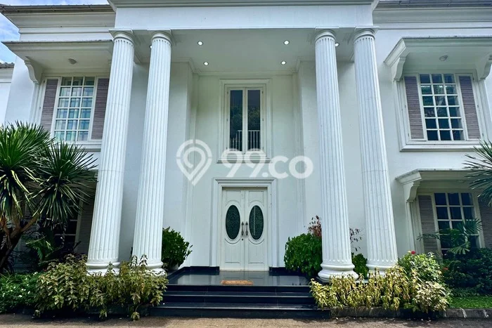 Ready to Use! Luxury House LT 1090m2 Desain Modern di Senopati Ready to Use! Luxury House LT 1090m2 Desain Modern di Senopati