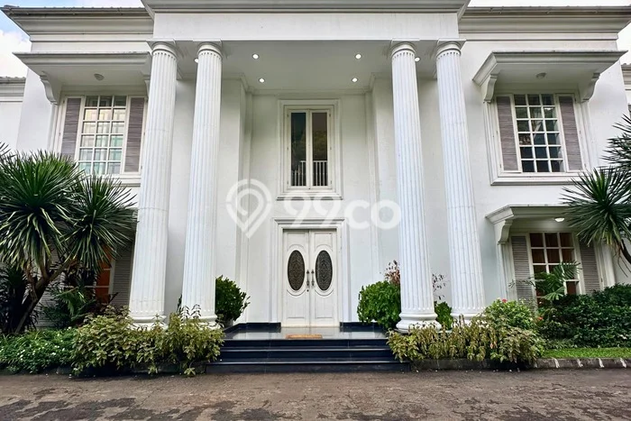 Ready to Use! Luxury House LT 1090m2 Desain Modern di Senopati Ready to Use! Luxury House LT 1090m2 Desain Modern di Senopati