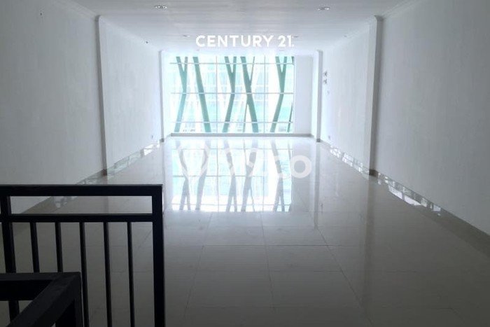 INVESTASI MENGUNTUNGKAN! Ruko Kawasan Cikarang, Luas 275m², Potensi Profit Tinggi INVESTASI MENGUNTUNGKAN! Ruko Kawasan Cikarang, Luas 275m², Potensi Profit Tinggi