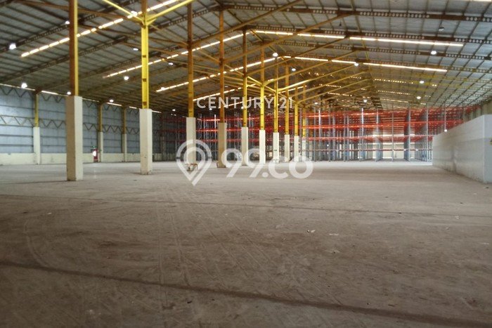 LOKASI STRATEGIS! Gudang Kawasan Cikarang, Luas 11000m², Area Komersial, Jalan Utama LOKASI STRATEGIS! Gudang Kawasan Cikarang, Luas 11000m², Area Komersial, Jalan Utama