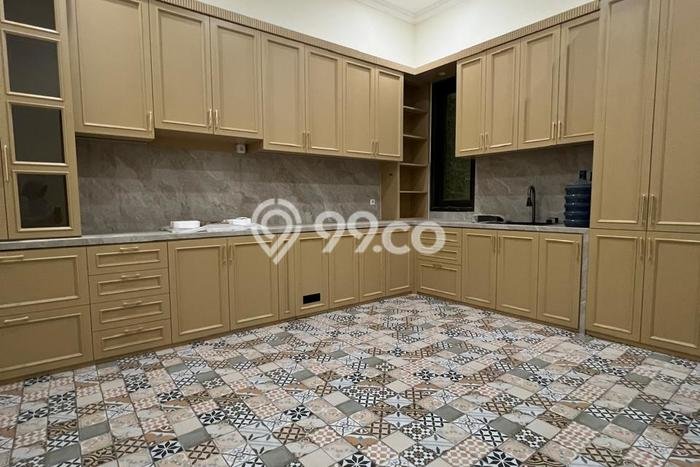 UNIT SPESIAL! Rumah di Pejaten, 4 KT, Dekat Pusat Kota, LT 180m² LB 250m² UNIT SPESIAL! Rumah di Pejaten, 4 KT, Dekat Pusat Kota, LT 180m² LB 250m²