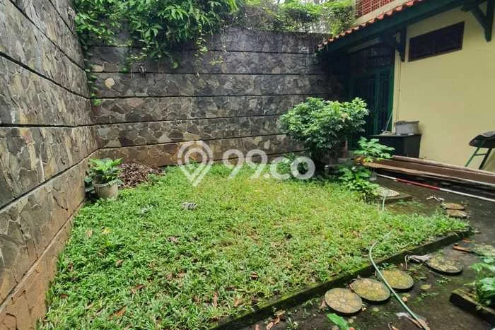 Siap Huni Rumah Mewah 5 Kamar di Ciracas Dekat ke Mana Pun Siap Huni Rumah Mewah 5 Kamar di Ciracas Dekat ke Mana Pun