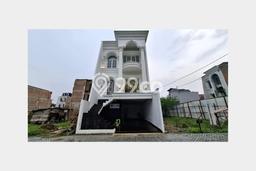 Siap Huni Rumah Mewah 5 Kamar di Jagakarsa Dekat ke Mana Pun Siap Huni Rumah Mewah 5 Kamar di Jagakarsa Dekat ke Mana Pun