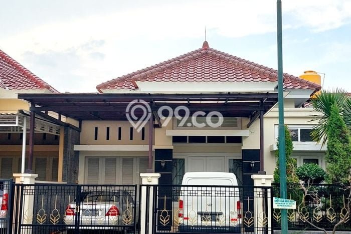 Rumah Mewah dengan Luas Tanah 217m2m² di Kawasan Elite Gayungan, Surabaya Rumah Mewah dengan Luas Tanah 217m2m² di Kawasan Elite Gayungan, Surabaya
