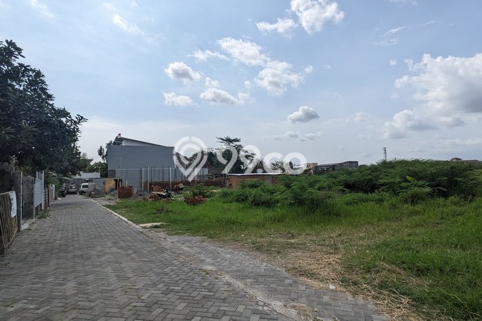 Lahan Strategis di Sleman Dijual dengan Luas 212m2 Lahan Strategis di Sleman Dijual dengan Luas 212m2