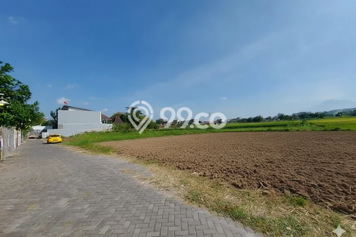 Lahan Strategis di Depok Dijual dengan Luas 214m2 Lahan Strategis di Depok Dijual dengan Luas 214m2