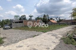Tanah Kosong Dijual di Sleman dengan Area 130m2 Tanah Kosong Dijual di Sleman dengan Area 130m2