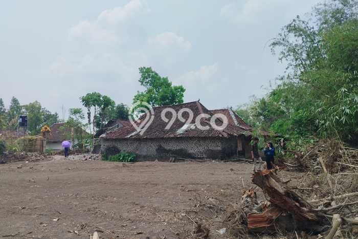 Tanah Kosong Dijual di Bantul dengan Area 142m2 Tanah Kosong Dijual di Bantul dengan Area 142m2